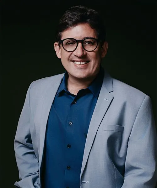 Dr. Esdras Camfield Prado